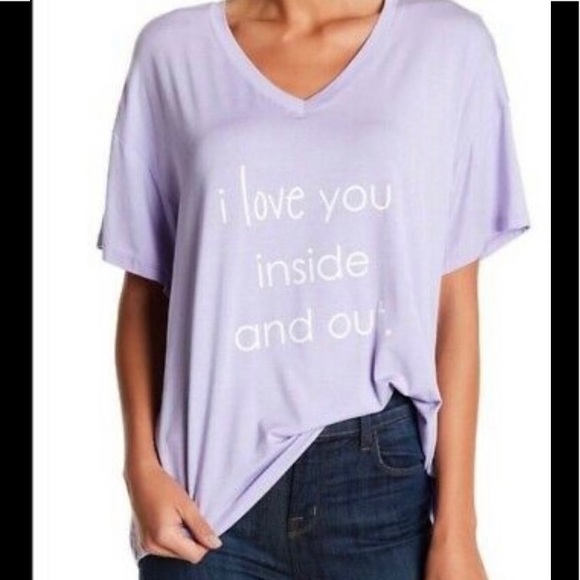Peace Love World lavender print V neck T shirt M